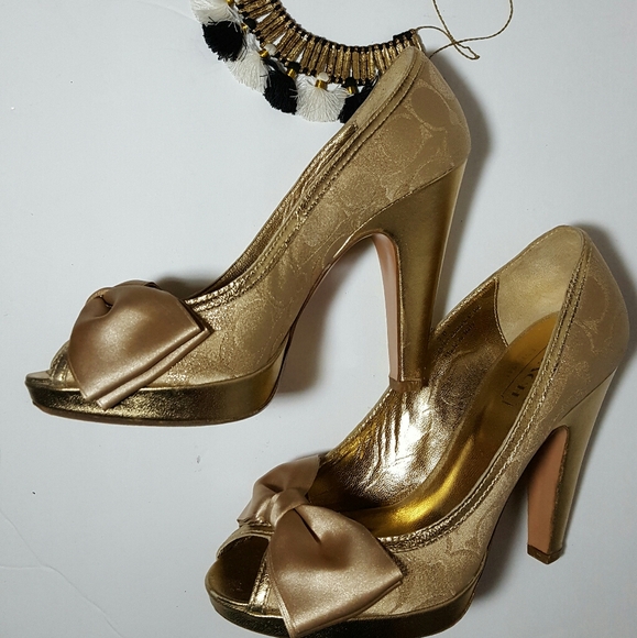 Coach Gold  Peep Toe Heels w/ Bow size 7 - Picture 1 of 8